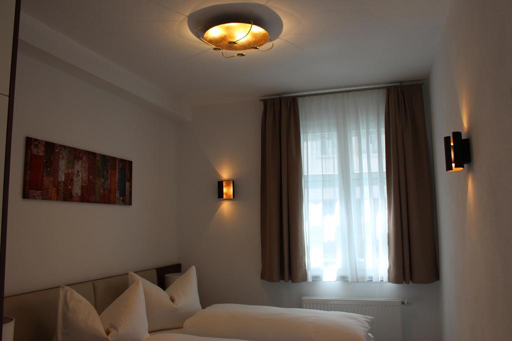 Hotel Schmales Haus Ulm Bagian luar foto